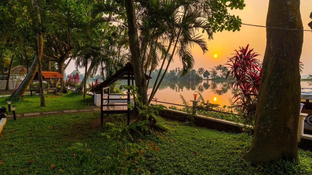 Warmth Lake Haven Alappuzha